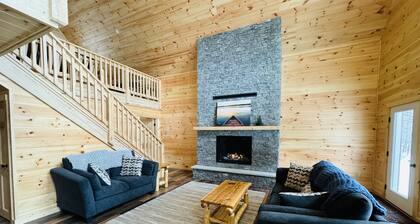 Evergreen Escape - Winter and Summer fun on Moosehead Lake!