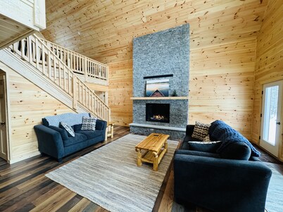 Evergreen Escape - Winter and Summer fun on Moosehead Lake!