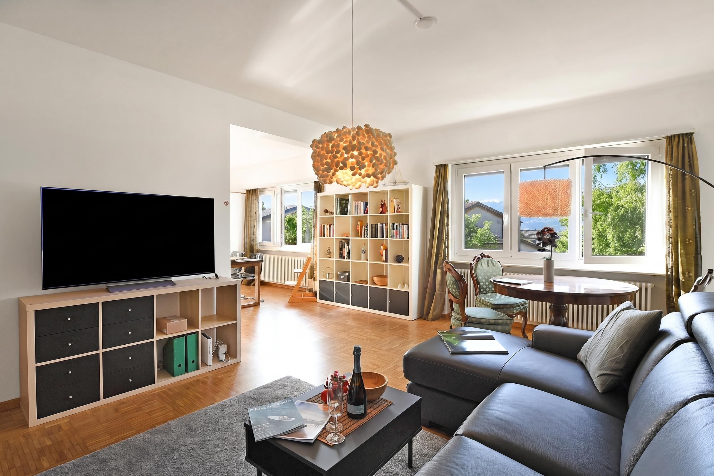 Family Villa, Multiple Bedrooms, Mountainside (Ca' Lidia) | Living area | 21-inch Smart TV with satellite channels