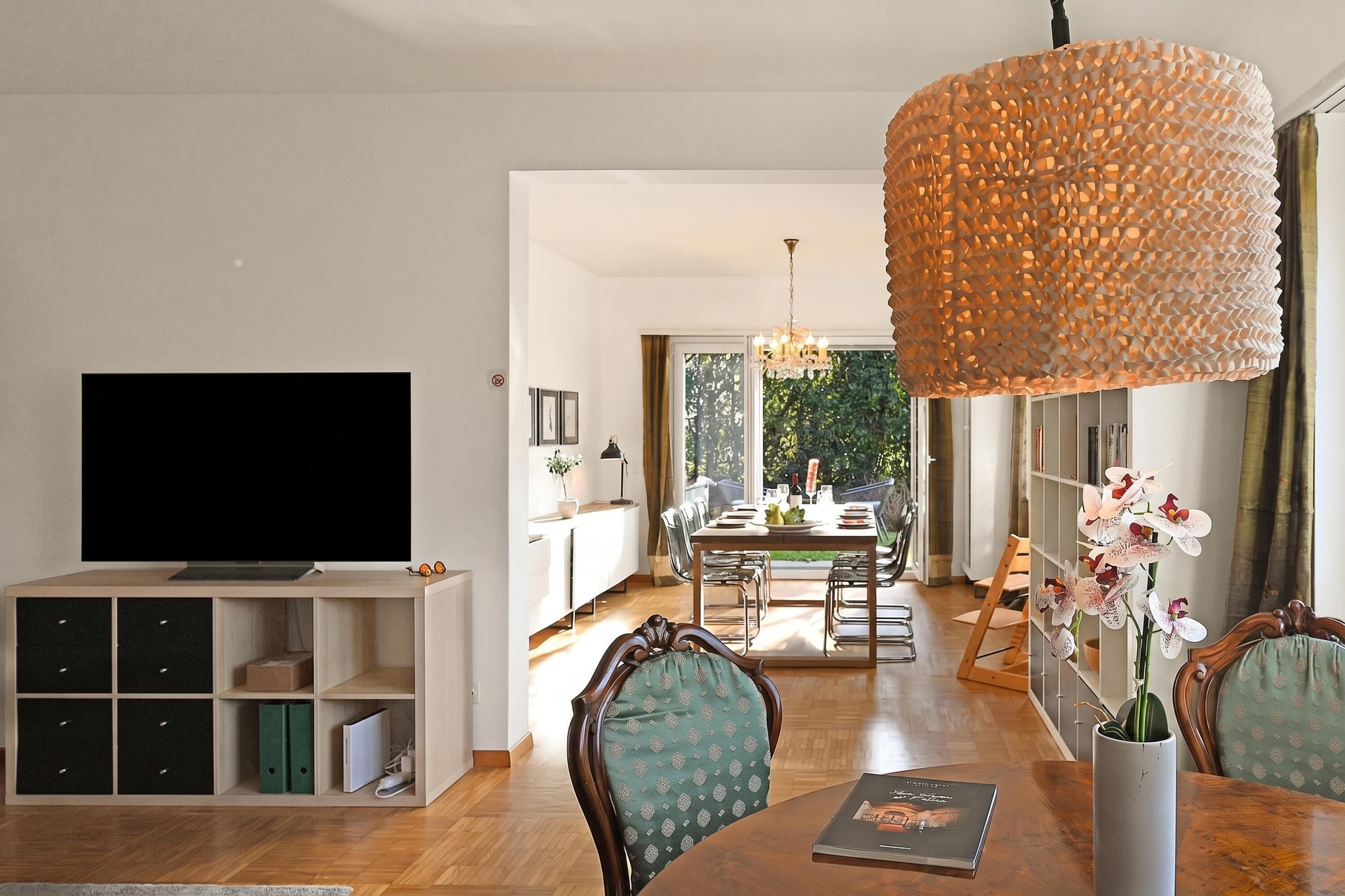 Family Villa, Multiple Bedrooms, Mountainside (Ca' Lidia) | Living area | 21-inch Smart TV with satellite channels