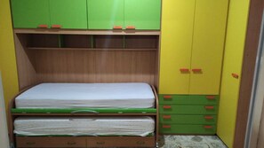 3 bedrooms, iron/ironing board, free WiFi, bed sheets - Apartment in the city, 7 min from the beach and 50mt from all the supermarkets. (Barletta)