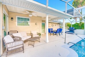 Outdoor dining - Heated Pool & Fire Pit-Coastal Cottage (Port Orange)