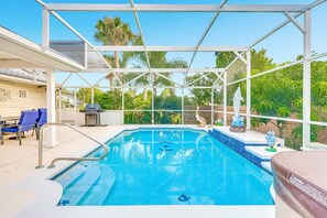 A heated pool - Heated Pool & Fire Pit-Coastal Cottage (Port Orange)