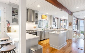 Fridge, microwave, oven, stovetop - Private Bay Dock - Private Heated Pool - Huge Yard (Santa Rosa Beach)