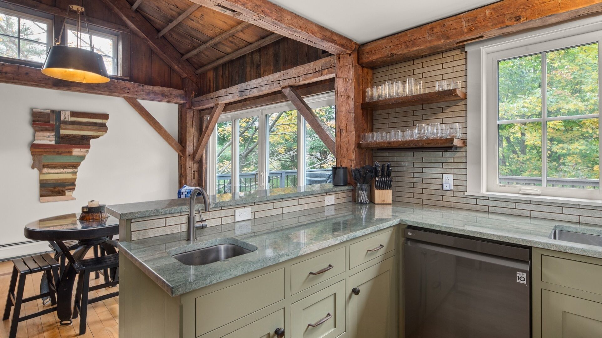 Condo, 3 Bedrooms | Private kitchen | Fridge, oven, coffee/tea maker, toaster