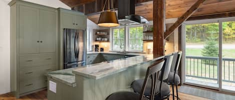 Condo, 3 Bedrooms | Private kitchen | Fridge, oven, coffee/tea maker, toaster