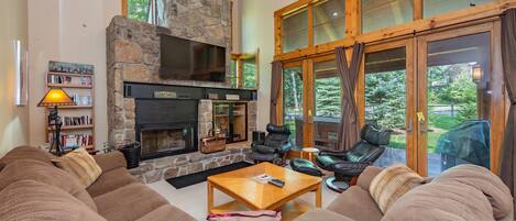 Smart TV, fireplace, DVD player, ping pong