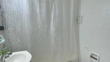 Toallas, jabón, papel higiénico