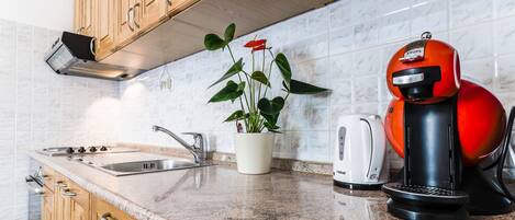 Geladeira, fogão, cooktop, lava-louças