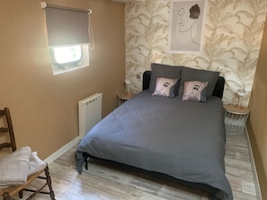 4 Schlafzimmer, Bügeleisen/Bügelbrett, Reisekinderbett, Bettwäsche