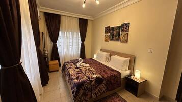 Nsibidi Suite | 3 Schlafzimmer, hochwertige Bettwaren, individuell eingerichtet