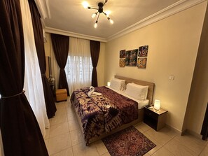 Nsibidi Suite | 3 soverom, sengetøy av topp kvalitet og individuelt innredet