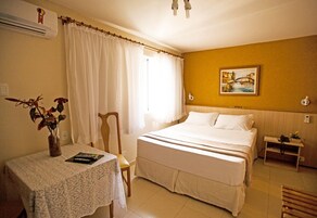 Standard Double Room | Desk, laptop workspace, free WiFi