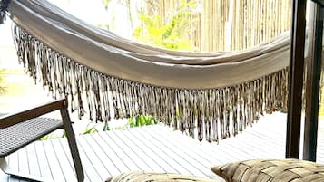 Bangalô luxo, vista parcial para o mar | 1 quarto, frigobar, cofres nos quartos, individualmente decorados