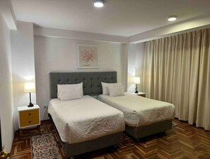 4 quartos, Wi-Fi de cortesia, roupa de cama