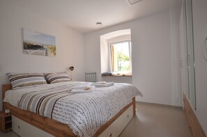 2 bedrooms, desk, iron/ironing board, free WiFi - Holiday house, Slovenian coast, large terrace with a pergola, parking, sea, BBQ (Koper)