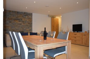 Dining - Holiday house, Slovenian coast, large terrace with a pergola, parking, sea, BBQ (Koper)