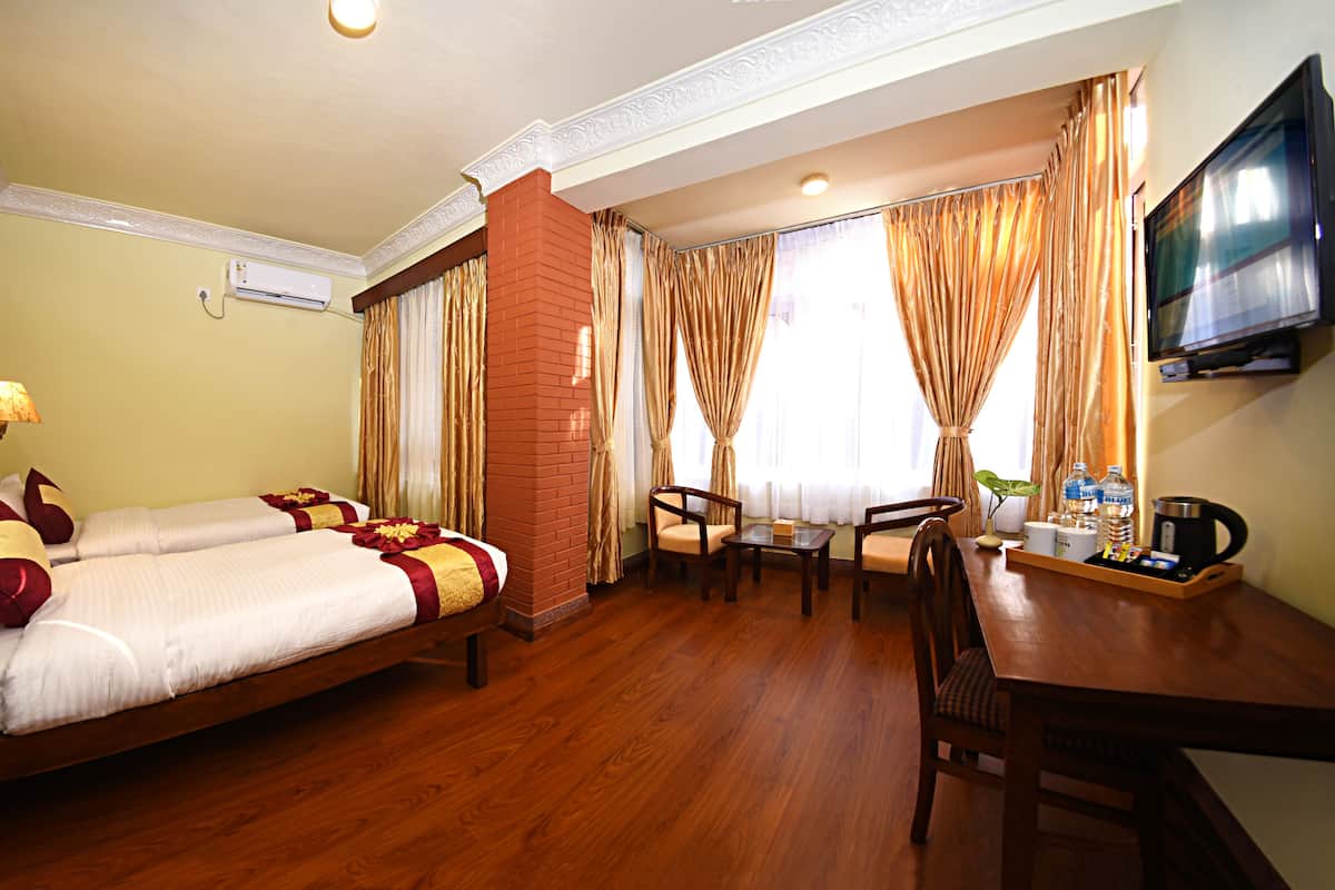 Standard-Doppel- oder -Zweibettzimmer | Hochwertige Bettwaren, Schreibtisch, kostenloses WLAN, Bettwäsche