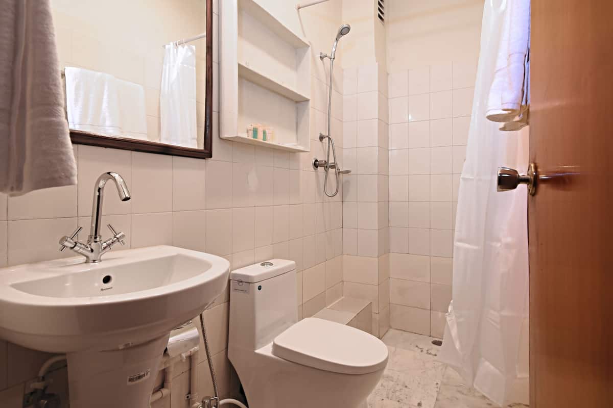 Dusche, Regendusche, kostenlose Toilettenartikel, Haartrockner