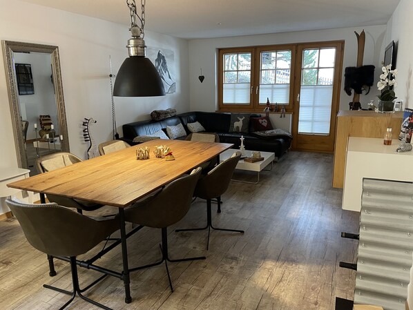 Comfort-Apartment, 1 Schlafzimmer zuzüglich 150 CHF Reinigungsgebühr | Wohnbereich