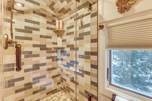 Apartment (1 Bedroom) | Interior - Golf, Hike & Swim: Gem < 1 Mi to Sugarbush Resort (Warren)