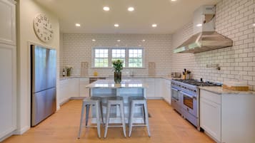 House (6 Bedrooms) | Interior