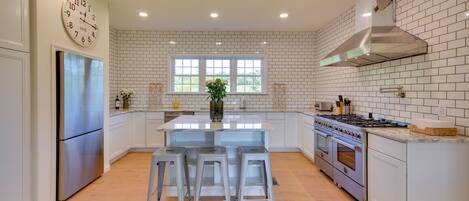 House (6 Bedrooms) | Interior