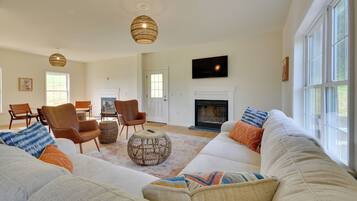 House (6 Bedrooms) | Interior