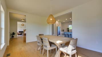 House (6 Bedrooms) | Interior