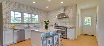 Timeless Hillsville Farmhouse: Blue Ridge Parkway!