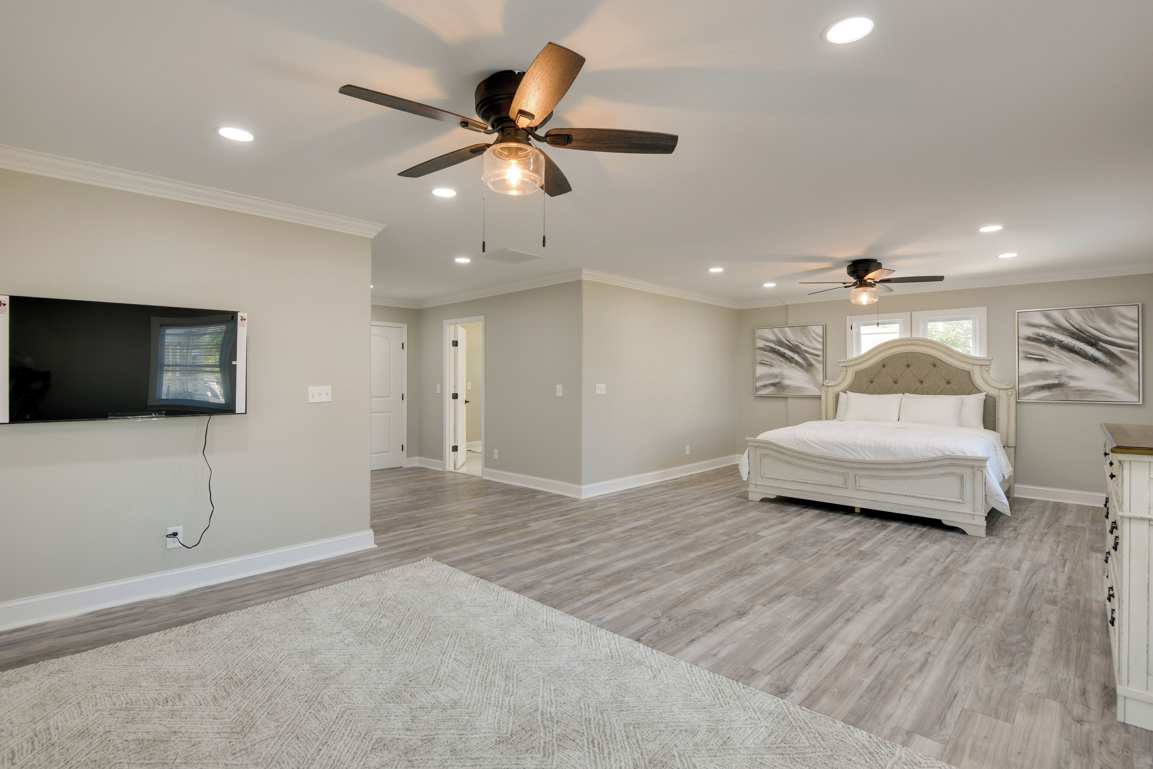 House (6 Bedrooms) | Interior