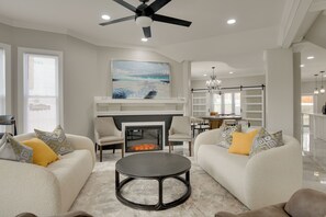 House (6 Bedrooms) | Interior