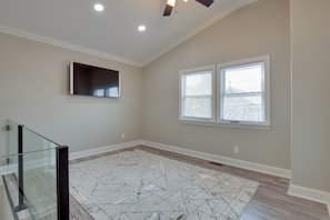 House (6 Bedrooms) | Interior