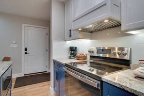 Apartment (1 Bedroom) | Interior - Estes Park Vacation Rental: 1 Mi to National Park (Estes Park)