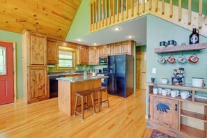 Interior - Murphy Cabin w/ Hot Tub, Fire Pit & Mountain Views (Murphy)