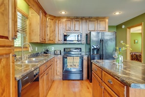 House (4 Bedrooms) | Interior - Murphy Cabin w/ Hot Tub, Fire Pit & Mountain Views (Murphy)