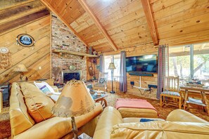 House (2 Bedrooms) | Interior - Countryside Views: Family-friendly Badger Cabin (Badger)