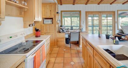 Scenic Kernville Getaway w/ Deck & Mountain Views!