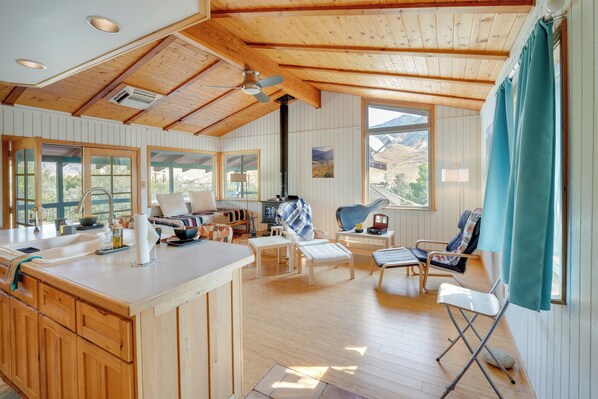 House (2 Bedrooms) | Interior