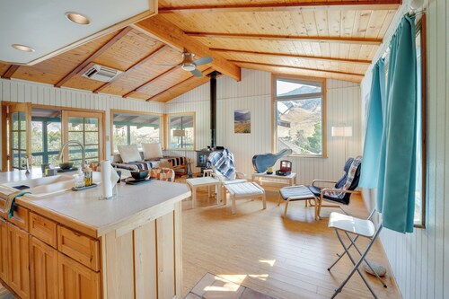 Scenic Kernville Getaway w/ Deck & Mountain Views!