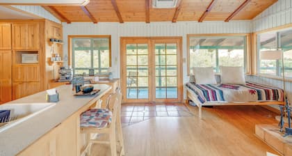 Scenic Kernville Getaway w/ Deck & Mountain Views!