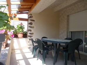 屋外ダイニングエリア