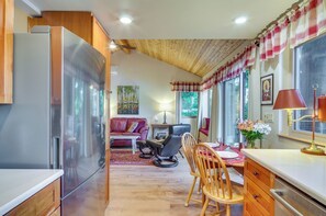 Cottage (1 Bedroom) | Interior - Lakefront Snohomish Cottage w/ Private Dock! (Snohomish)