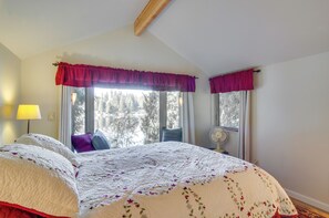 Cottage (1 Bedroom) | Interior - Lakefront Snohomish Cottage w/ Private Dock! (Snohomish)