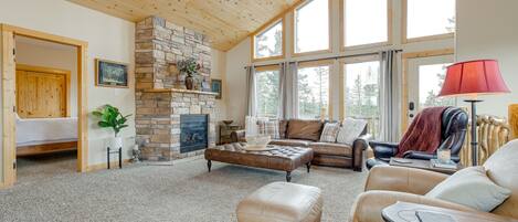 Televisie en een open haard