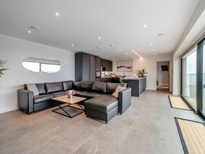 Unclassified image, 2 of 28, button