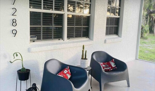 Terrace/patio - Relax + Explore @ the Blueberry bungalow  (Arcadia)