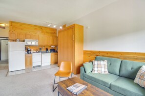 Interior - 2 Mi to Granby Ranch: Mtn Condo w/ Hot Tub! (Granby)