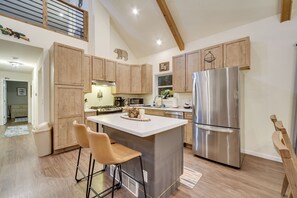 House (3 Bedrooms) | Interior