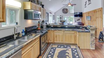 House (2 Bedrooms) | Interior